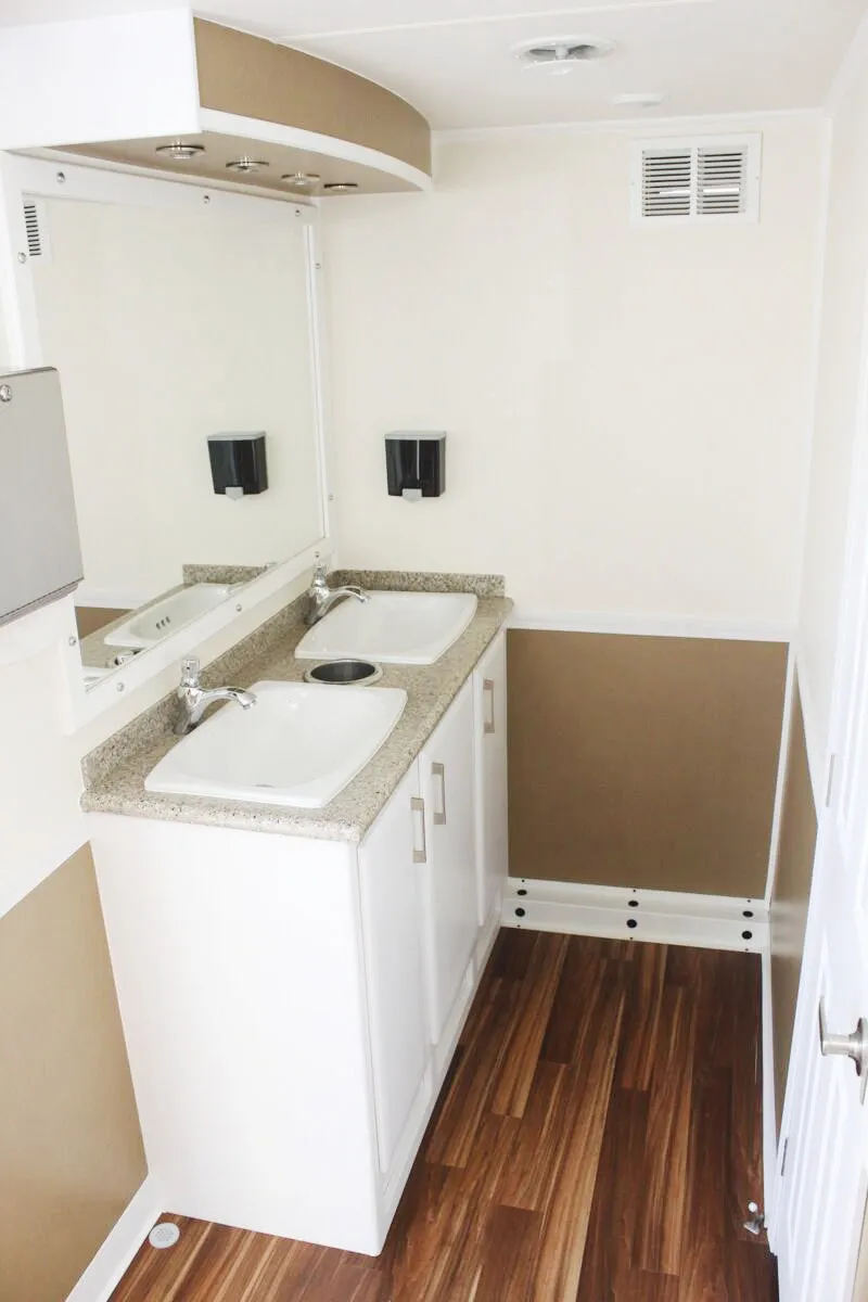 6 Station Rich Restroom Luxury Trailer Rental