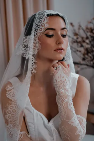 Sample Chantilly Lace Chapel Wedding Veil
